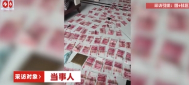 “老公回到家天塌了！”——客厅地板上飘着五万块的百元大钞，像给瓷砖铺了层红地毯，