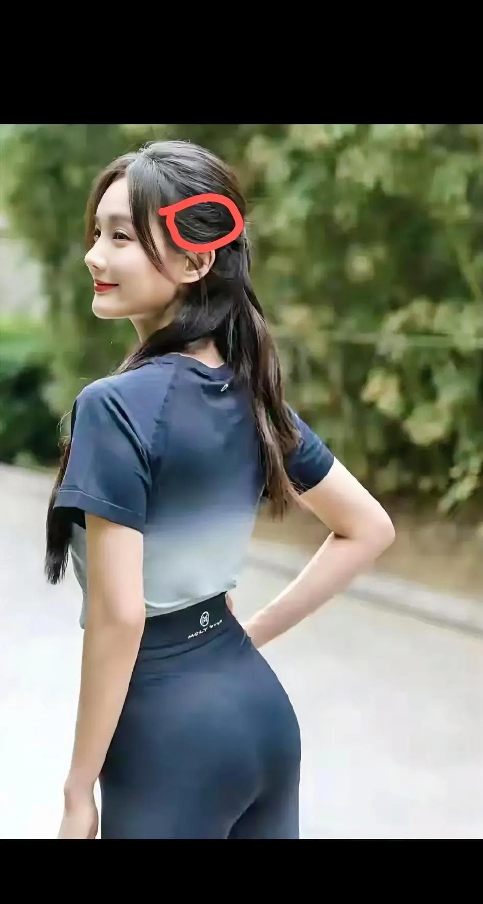 要我说，
李一桐就是个谜！
你们发现没有，她拍的电视剧要么大火，要么播都不播，