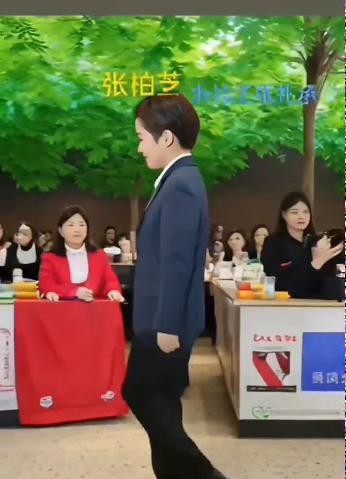 张柏芝。
小子张礼承，拥有四分之一英国血统，英文名(Cadili Cheung