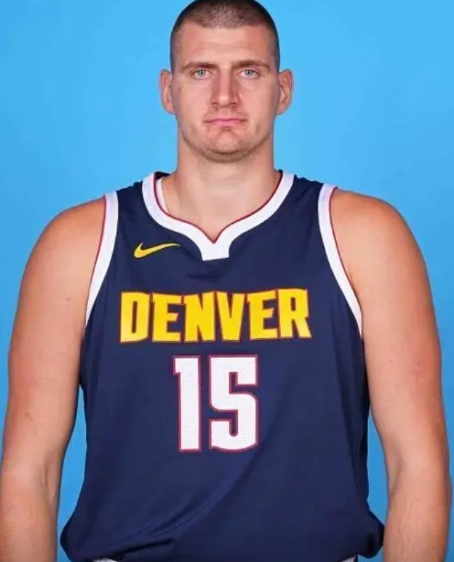 约基奇缺阵的意义
你能真正看清楚哪些人是功能性球员，是需要约基奇赋能的球员。
我