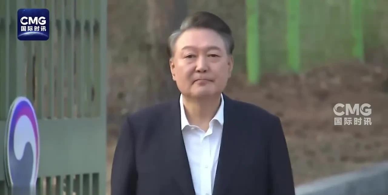 被关了 52 天的尹锡悦回到了总统府，今晚注定要大干一场呀，而接下来的日子，他将