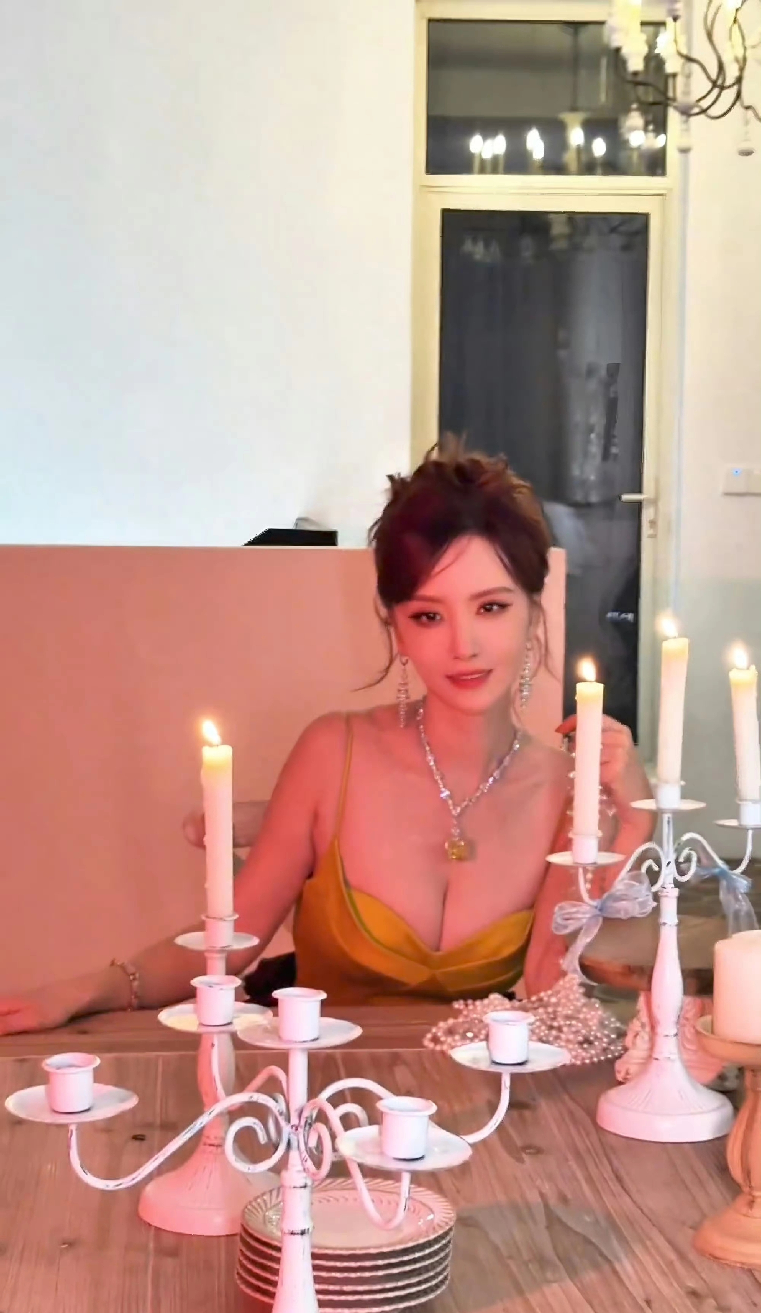 张萌 这也太性感了吧！[爱心][爱心][爱心]
