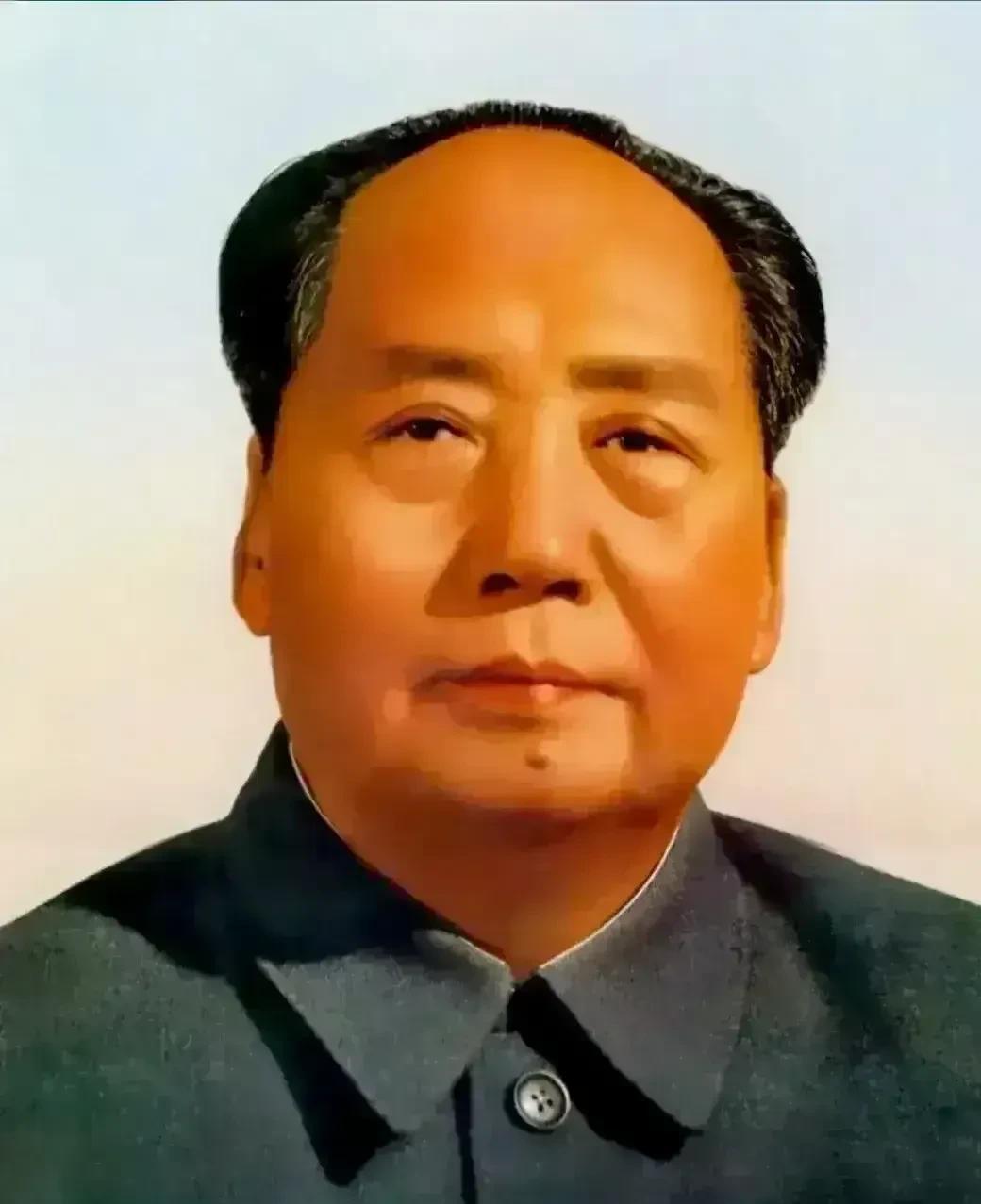 四大伟人名垂青史，中国人民永远铭记！  他们的丰功伟绩，如同巍峨山峰，耸立在中华