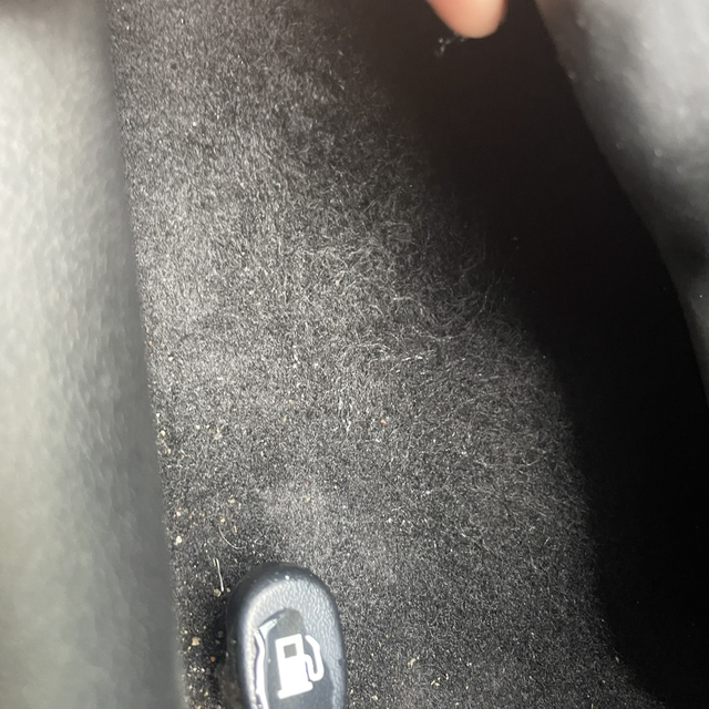 天窗漏水了
只要下大雨，这个天窗就会漏水，主驾驶和主驾后排地毯全是水