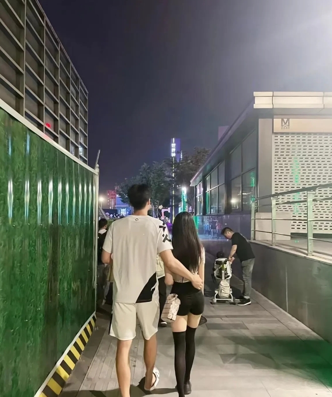 无意中看到的，也不知道要不要告诉他