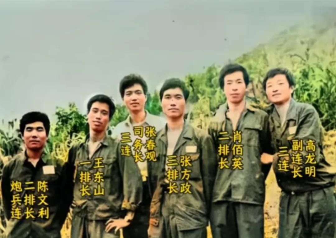 时光流逝、岁月如梭，一转眼40年过去了！
图片是1985年8月1日建军节之际，中