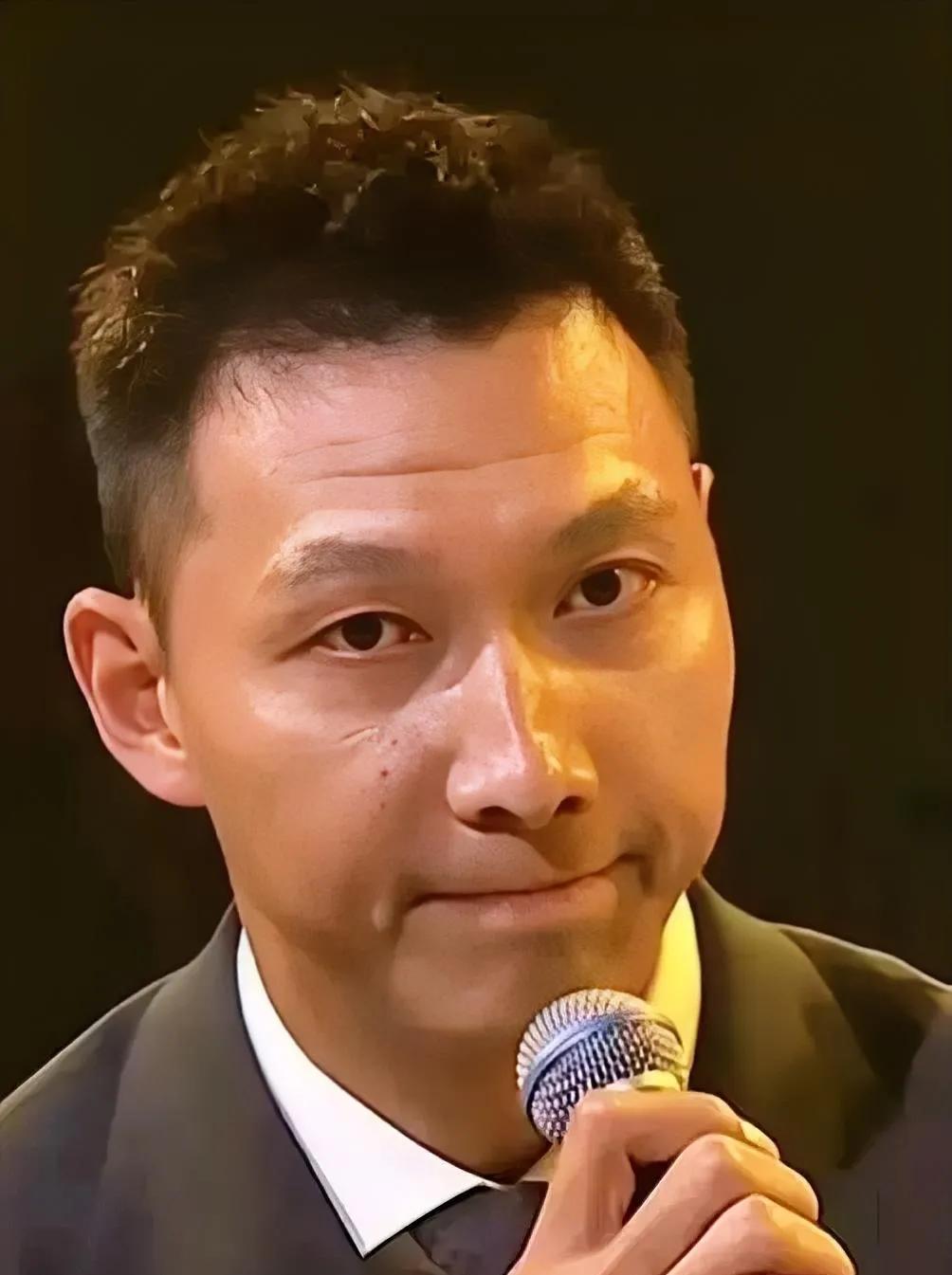 说说易建联去年嫖娼事件，易建联如果真的想嫖娼，所有人都抓不到证据，更不可能被偷拍