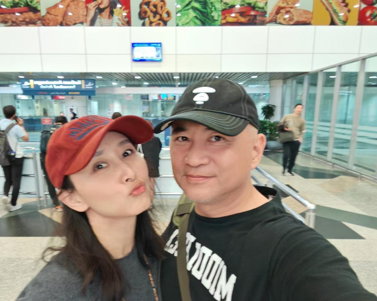 以前真心不觉得，现在才发现，原来胡静和她老公这么有意思。
一：胡静居然称呼老公为