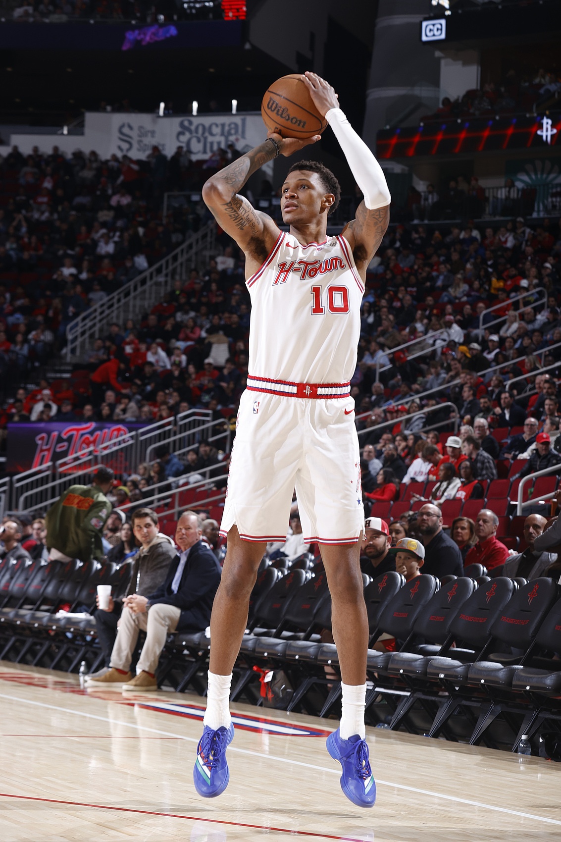 接下来火箭队的对手是雷霆队，面对这个西部第一，火箭队肯定是心里没底儿，毕竟现在火