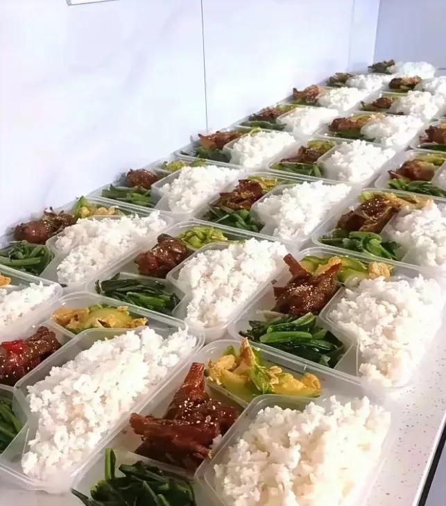 这盒饭拿去工地卖25元一份有没有市场？