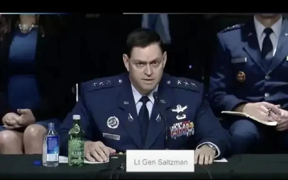 美国太空军作战部长近日接受釆访时表示，如果与某个东方大国发生军事冲突，首批被击落