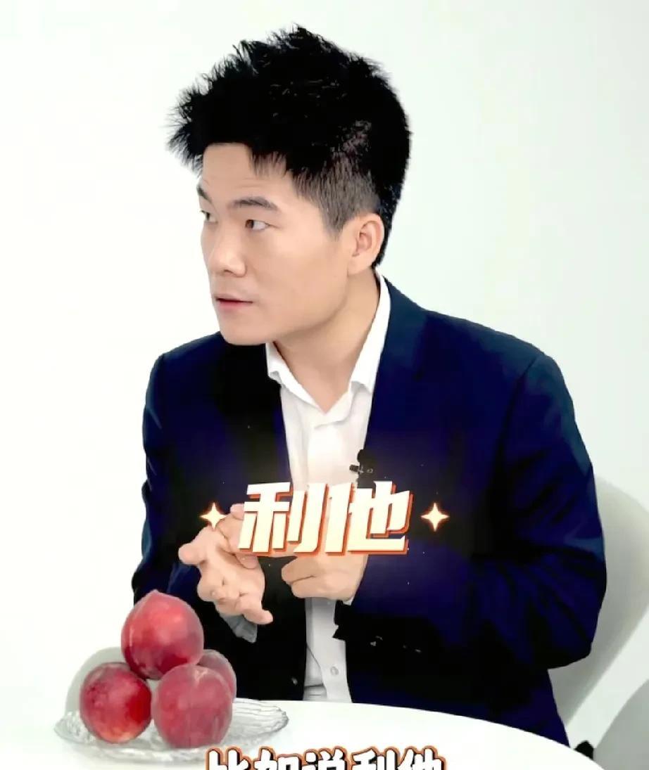 这次对董宇辉的采访，
给人印象最深刻的，不是宇辉的好口才，也不是他所说的内容创新