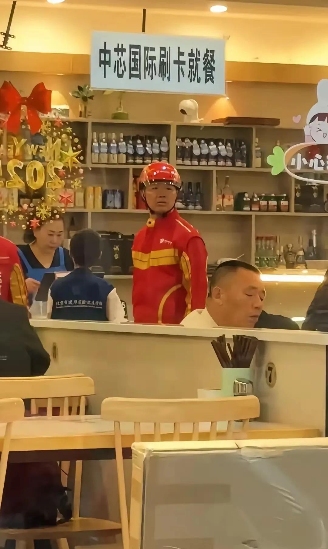 被商家卡餐的刘强东陷入了迷茫，此刻的他内心估计有了好几个方案了吧，这一行真的不干