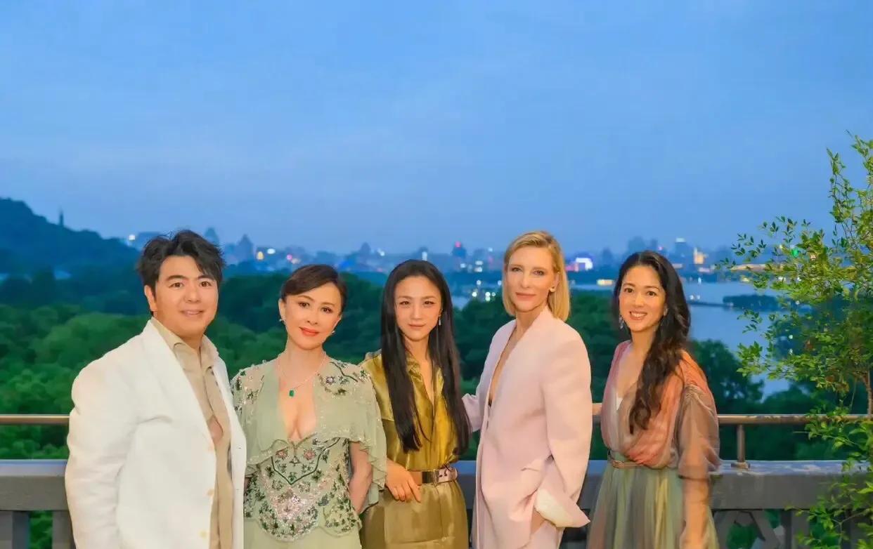 齐聚西湖，
5人帮要干啥？