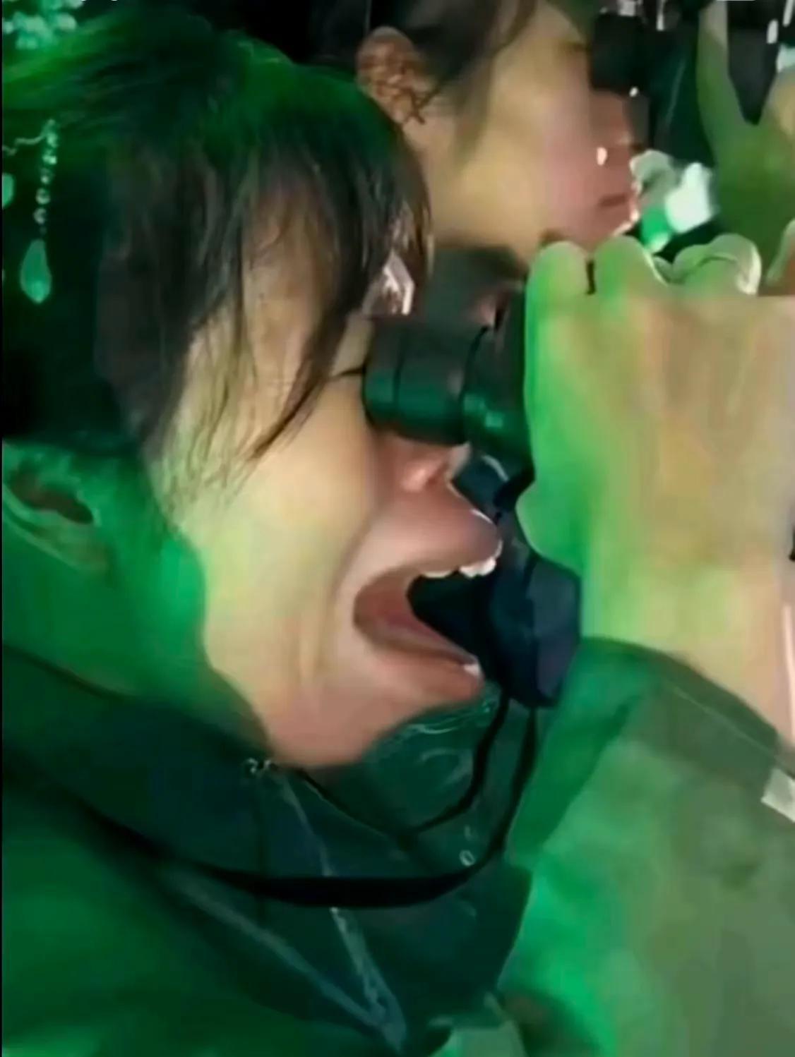 一直搞不懂追星的感觉是什么滋味，真这有这么夸张吗？声嘶力竭、热泪盈眶、嚎啕大哭、
