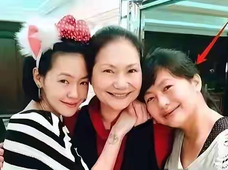 悲催，真的太难了，小S事业有成吗？没有，她能力很强吗？没有，她现在唯一能做的就是