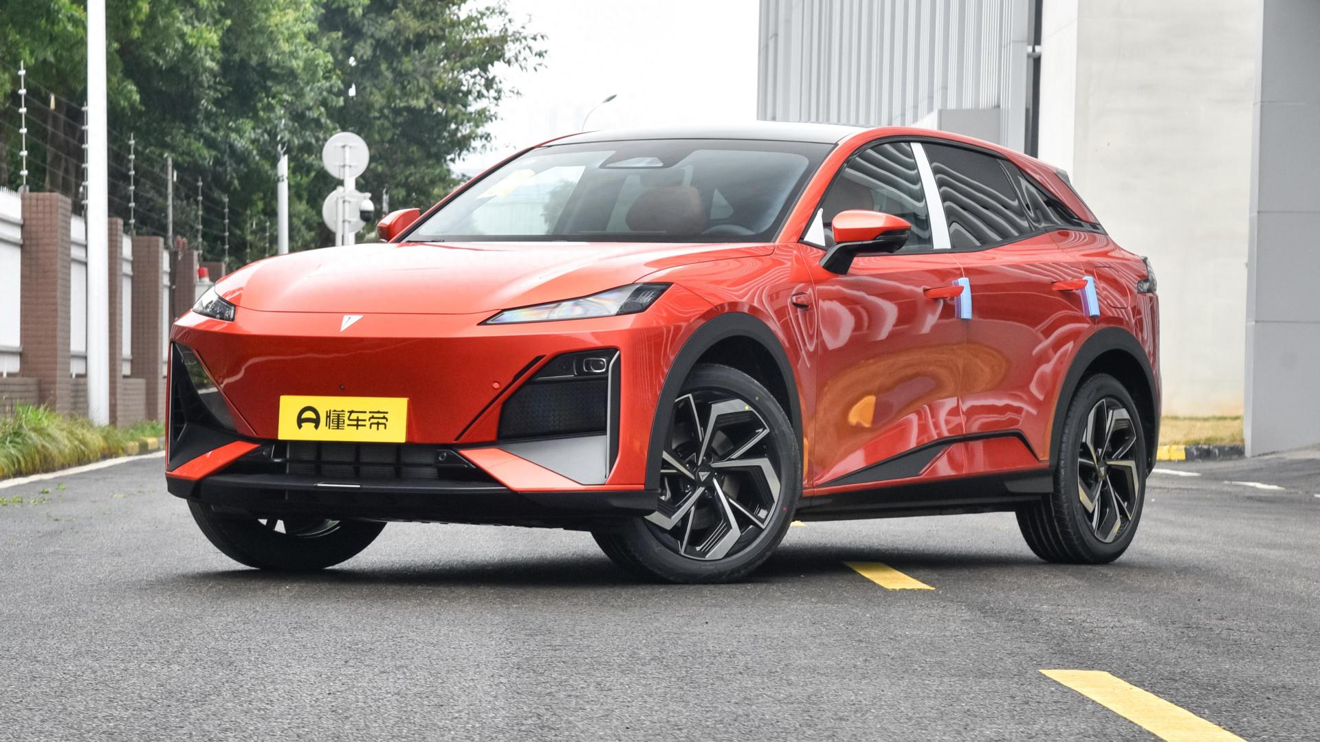 15万级SUV，全系华为智驾，1210km续航，比亚迪宋PLUS不香了？