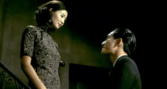    电影《阮玲玉》讲述的方式很特别。将演员（张曼玉、刘嘉玲、吴启华、梁家辉）现