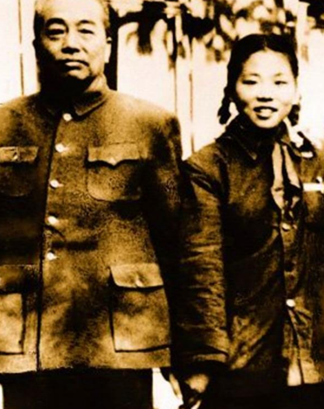 1965年彭德怀即将离开北京，心中十分不舍，在临行前特地致信中央：希望解决家人的
