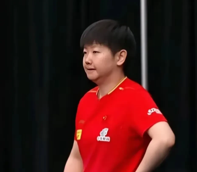 孙颖莎今天首盘双打，这是球迷都没想到的吧。
深圳大学今天五盘，莎莎有双打和单打，