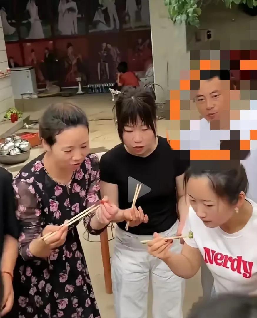 终于知道为啥大妮家聪聪结婚华华和老公没有到场了？聪聪结婚真是热闹，乡野农哥霞姐一