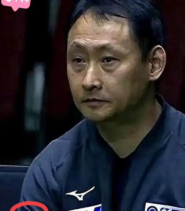 张本宇怕是怎么也没料到吧！儿子张本智和跟薛飞打球，全场喊的居然是“中国队加油”，