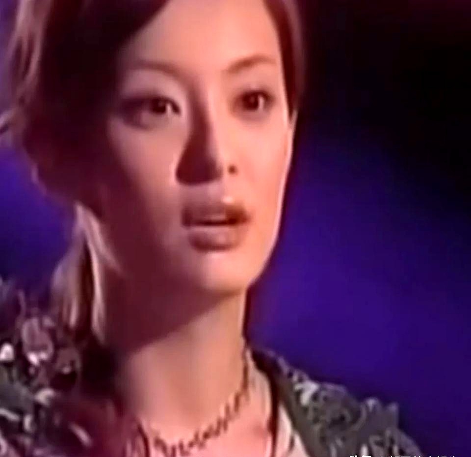 两千块，当年能干啥？孙俪十二岁时父母离异，法院判她爸付两千块抚养费。想想都觉得不