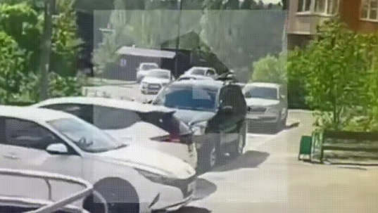 人刚路过就被炸，内卫防御形同虚设，俄军总参谋部中将雅洛斯拉夫被炸身亡！



当