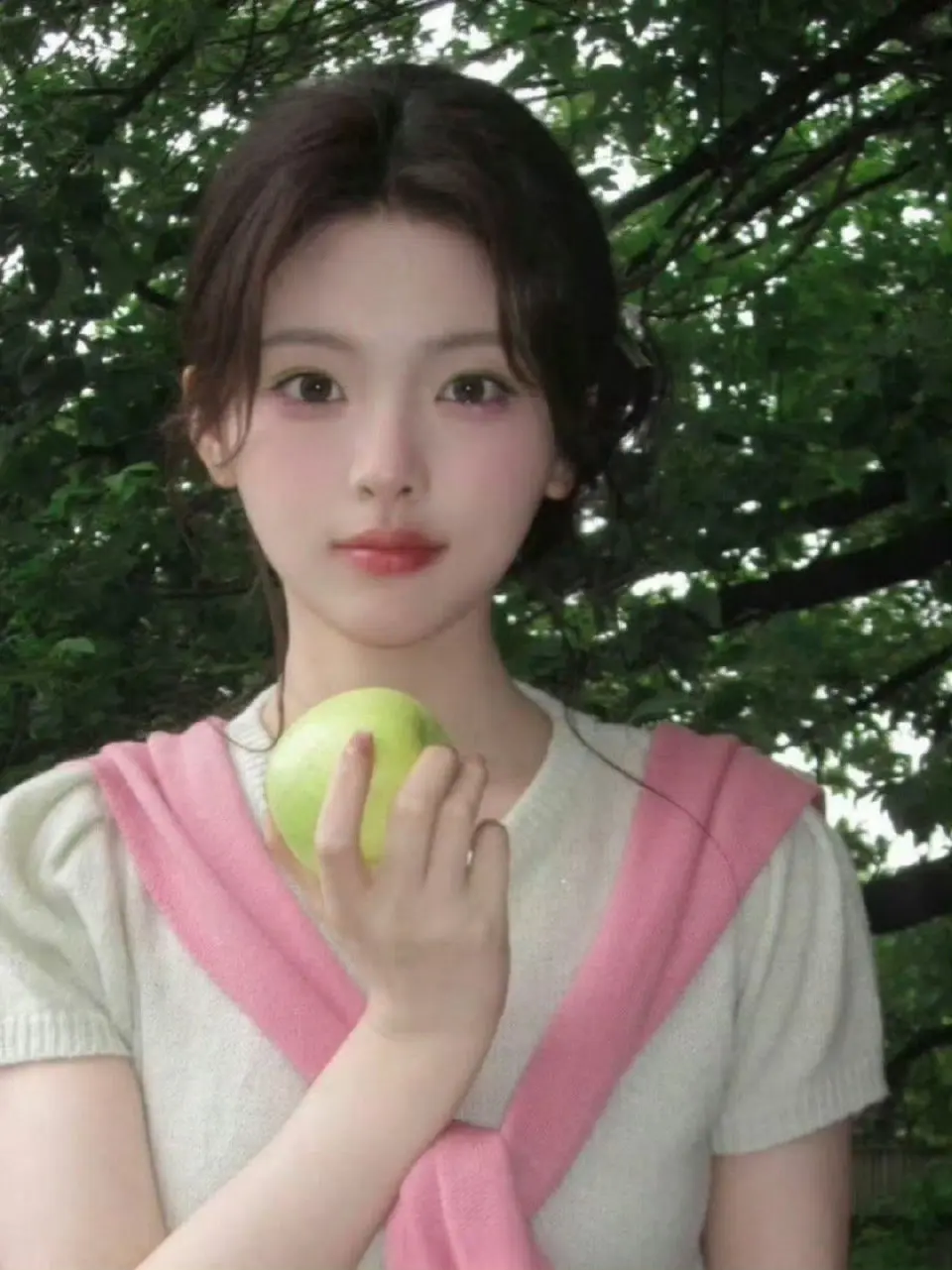 好像个网红
杨超越这长相太美了
