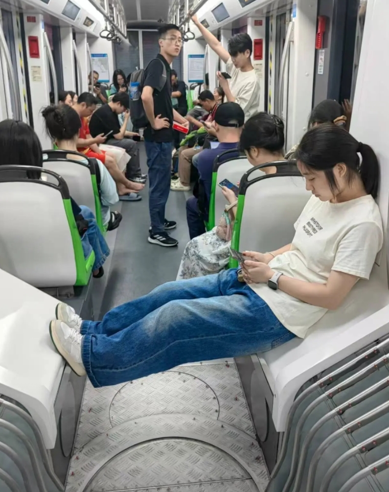 公共交通上这样好吗？