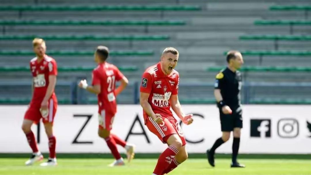 欧罗巴杯赛事对决：四场焦点之战实力剖析与结果预测