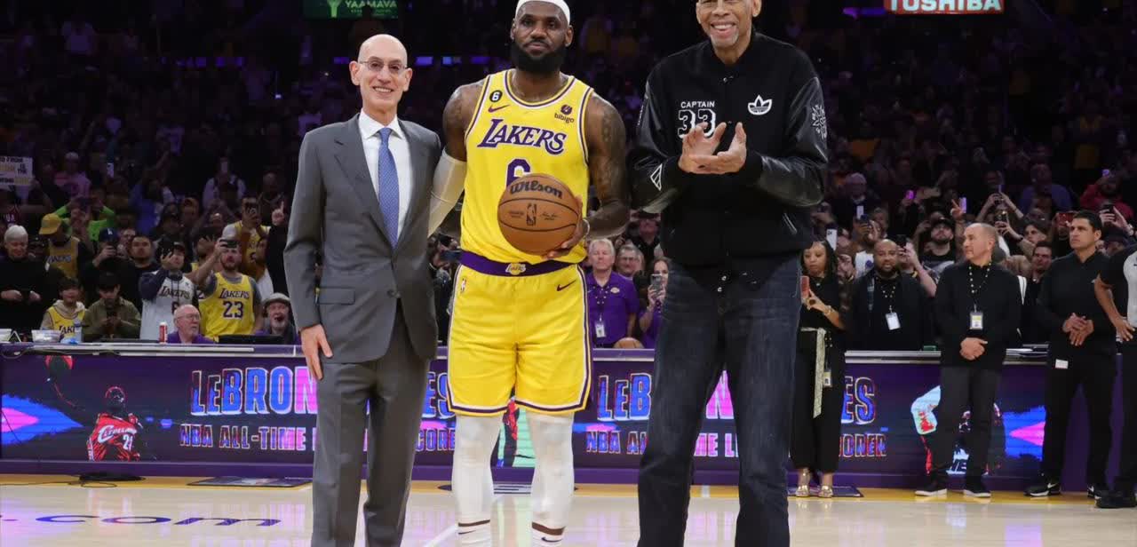NBA传奇巨星贾巴尔真是太会说话了，最近他在参加的一个节目中，再次聊到了自己的历