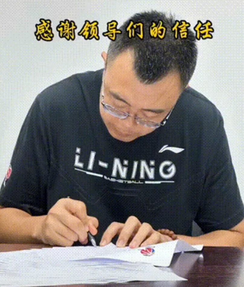 出人预料
在新赛季开赛之前，CBA各支球队都忙于补强队伍，优胜劣汰。可有一个消息