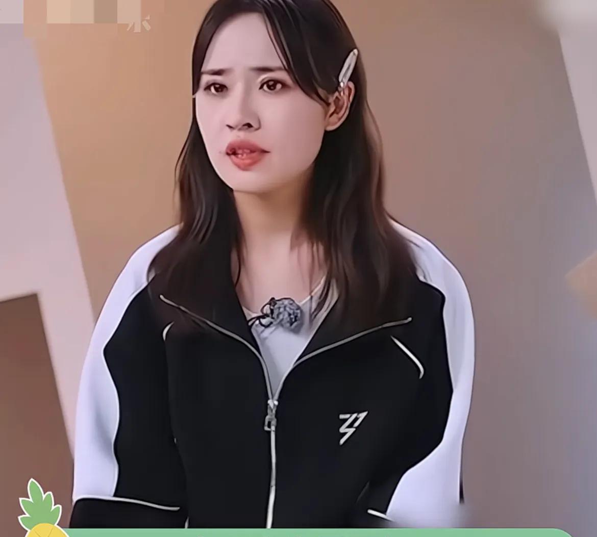 彭小冉想在歌曲《珊瑚海》里面加rap，而且还找朋友写了小样。
房琪听到后表示拒绝