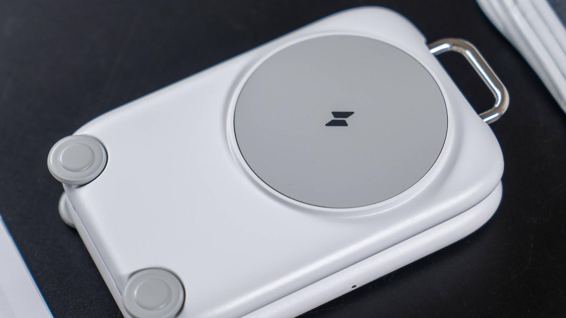 行李箱造型的无线充电器见过吗？迪奥科三合一折叠磁吸充电器分享