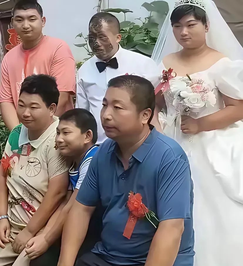 这基因太强大了，全家共用一张脸