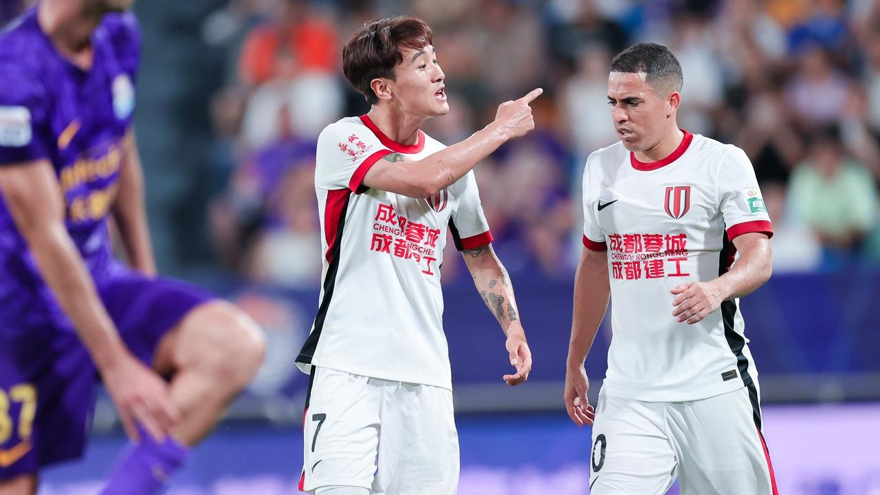 韦世豪事件：行拘7日破30年困局！扩音器照见中国足球何种深渊？