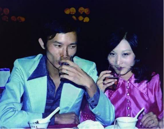 2012年，著名导演吴宇森确诊淋巴癌中期，变卖了北京的房产去美国治病；谁知他的病