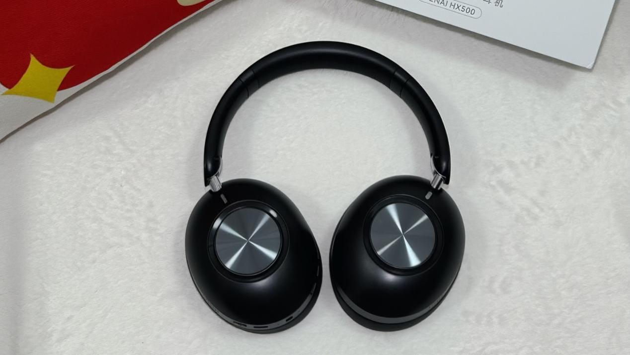 还在被头戴式耳机劝退？选对这两点，戴眼镜也能轻松听满一整天