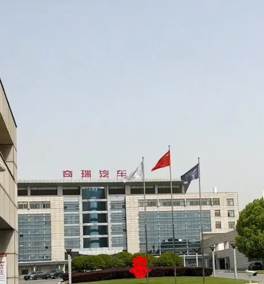 奇瑞汽车这一次真的太狠了。瑞虎3x端午节减去限时补贴只需34,900。比面包车还