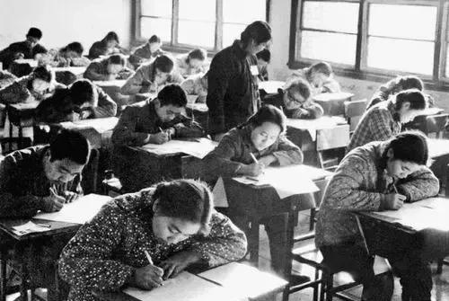 1978年7月20日至22日，我参加高考。
那一年，我22岁。
距离我高中毕业，