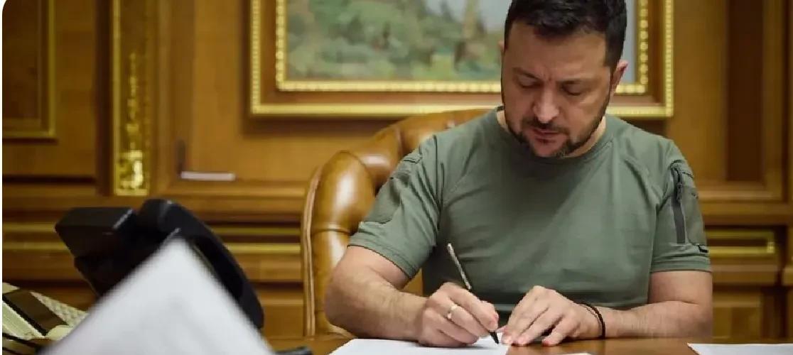 7月29晚间看点，泽连斯基签署法案，允许60岁以上公民在战时参军！
据基辅独立报