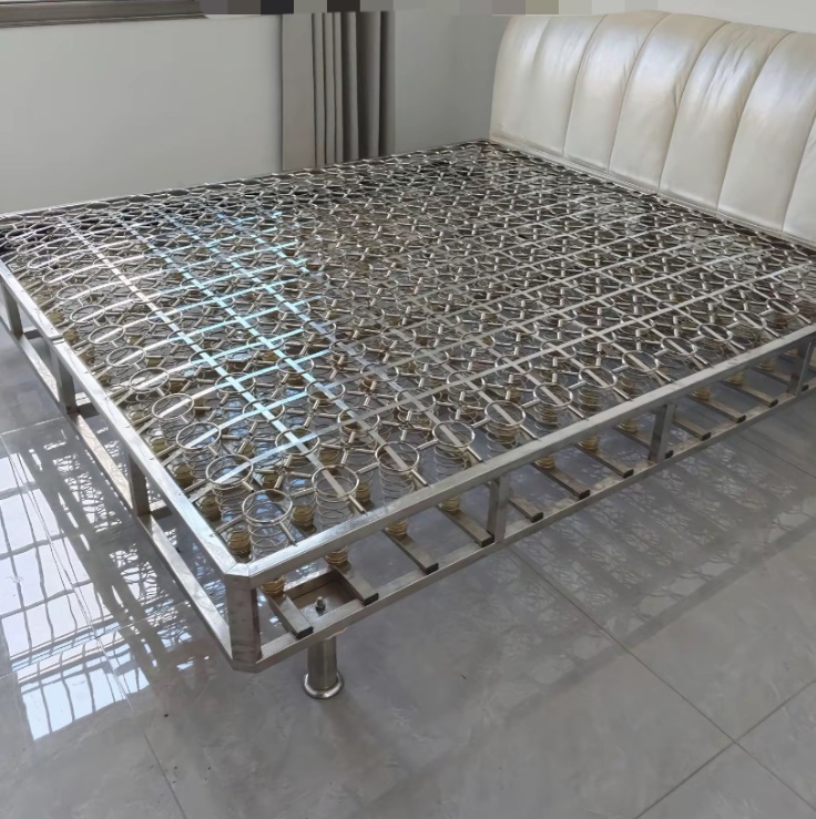 我爸这个床用了快20年了，还不舍的扔，搬新家了还要带过来