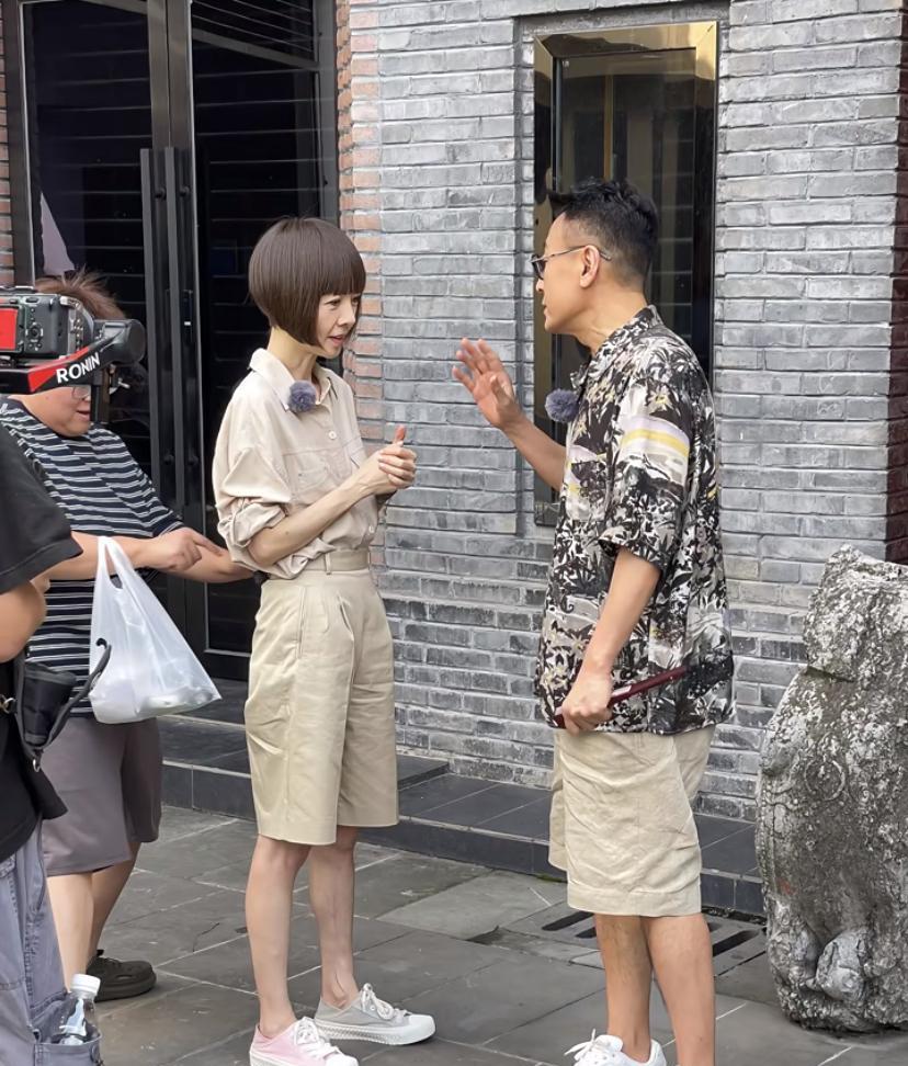 鲁豫一直这么瘦，
还能这么有活力，真的是个让人佩服。
以前看到鲁豫这么瘦，
我还