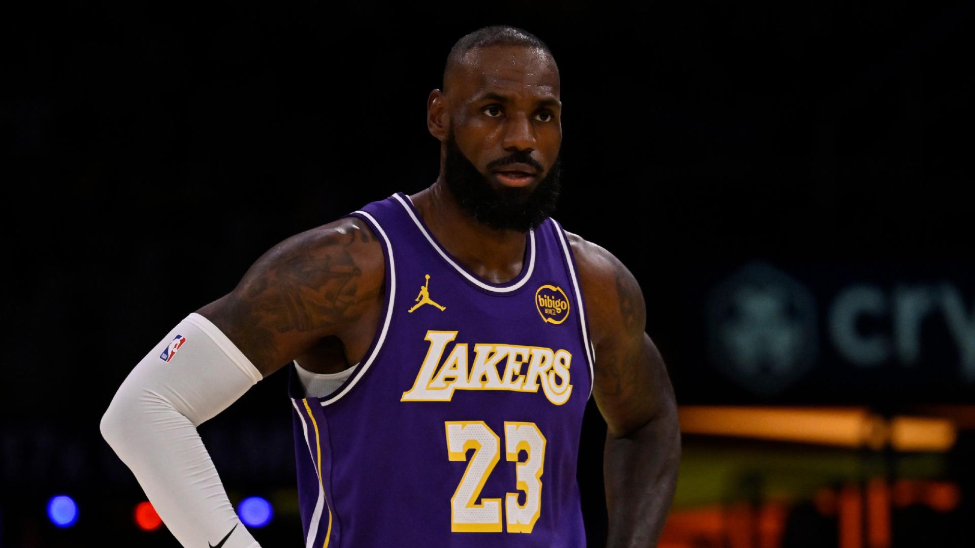 勇士快船全崩了！詹姆斯第五冠真有戏了，湖人该交易一人补强吗？