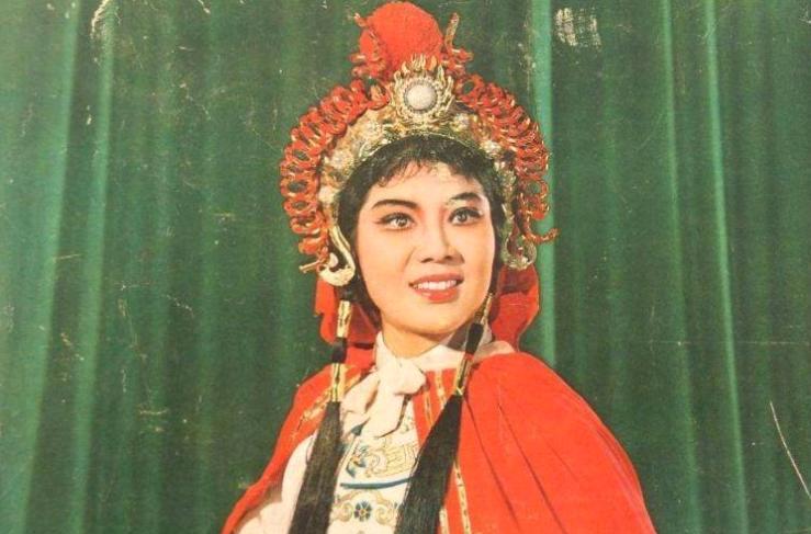 1900年，清末女英雄“黄莲圣母”林黑儿被八国联军俘虏，她被当成玩物，带到欧洲进