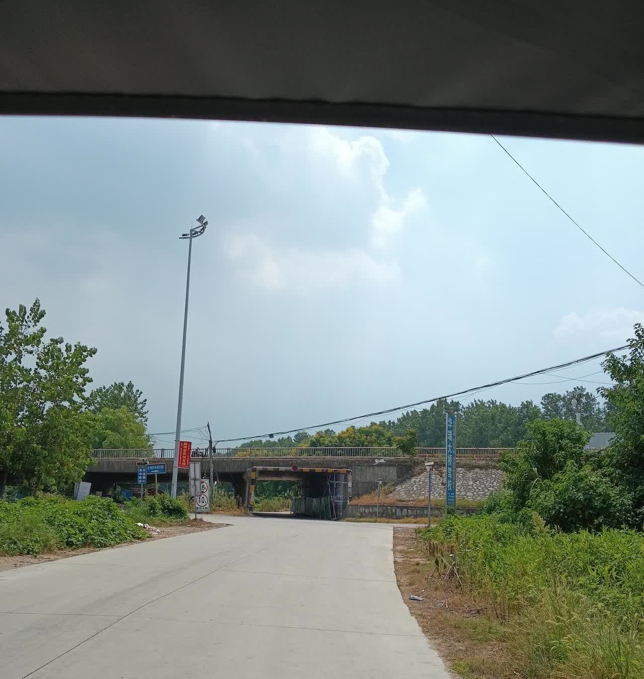 我家那位的几个老表都离了婚，不知什么原因，我说是男方有问题，一般女人对付出的家不