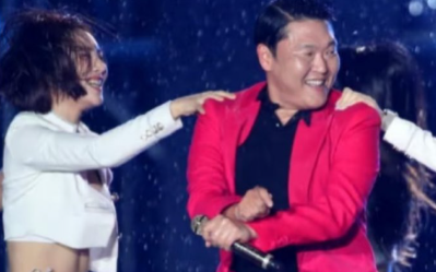 曾经凭借魔性的《江南 Style 》红遍全球，独特的骑马舞，近年来，鸟叔似乎风波