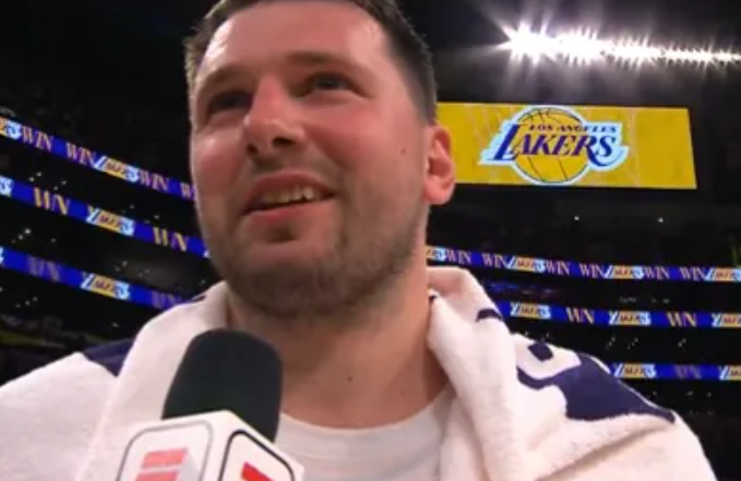 NBA常规赛，湖人以125-122战胜快船。
赛后，东契奇接受记者采访，在被问到