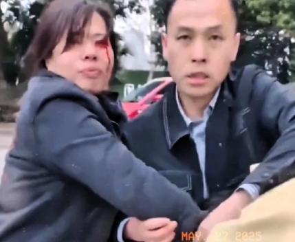 一个不爱你的人，又怎会在乎你受不受伤？”女子偷偷跟着丈夫，发现丈夫跟小三在约会。